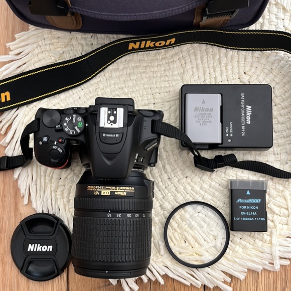 Nikon D5500 Digital Camera with Nikkor 18-140mm lens system. - Picture 2 of 4